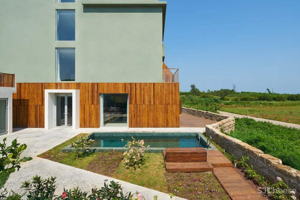 青骊拂晓酒店 / 间外建筑工作室