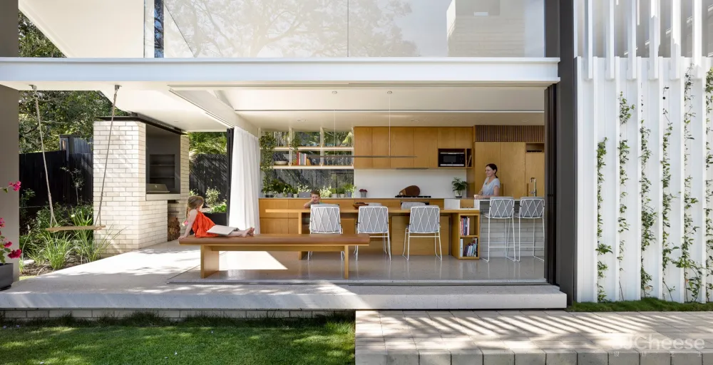 蓝花楹之家，白色住宅体现南澳风情 / SP Studio