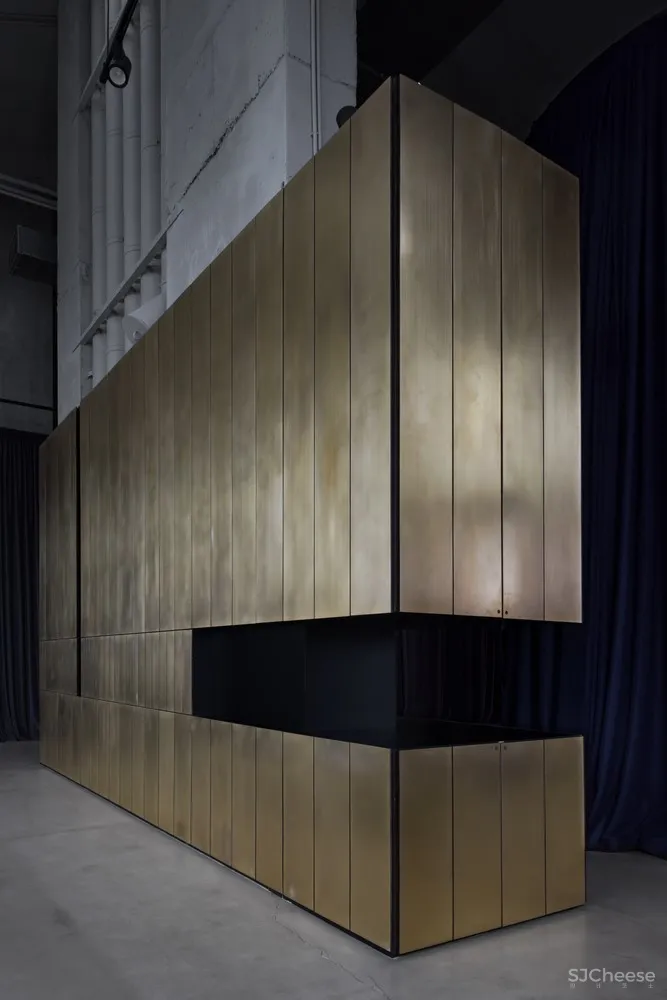 首发 | Alexander Volkov Architects:极简现代高级感莫斯科顶层办公室