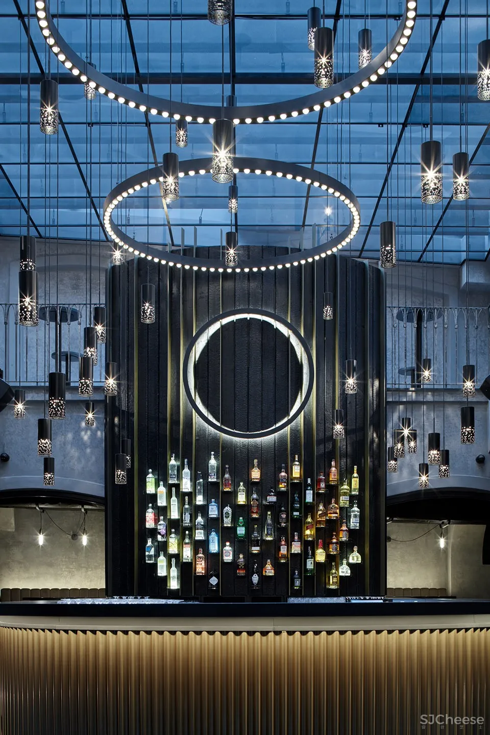 捷克布拉格一家神秘的Moon俱乐部