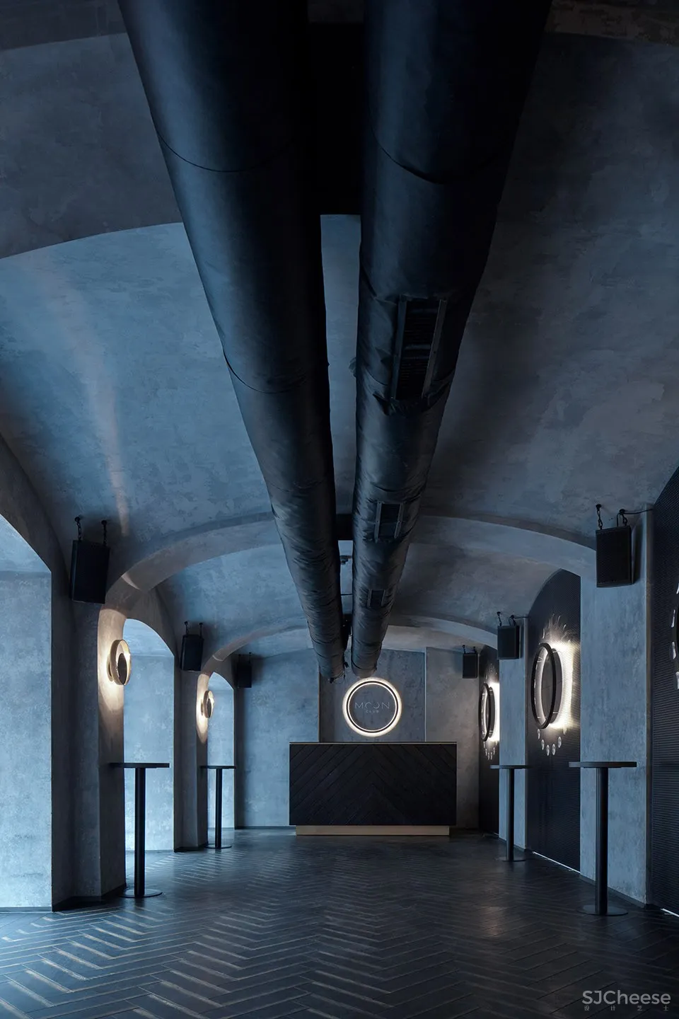 捷克布拉格一家神秘的Moon俱乐部