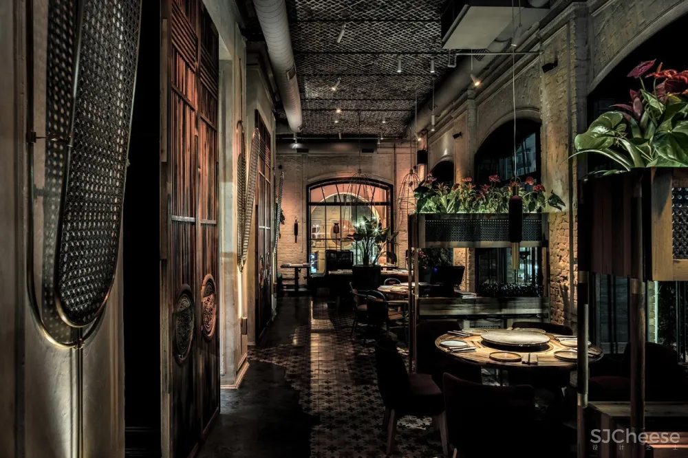 这4个主题餐厅丨天花板设计的太夸张了