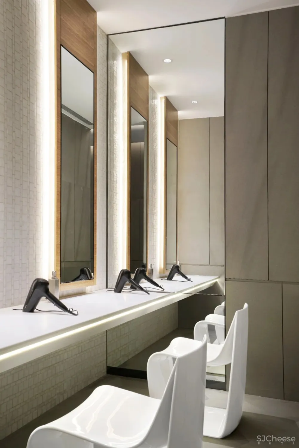 新作 | 复星集团 · BFC 外滩金融中心空中健身会所 · 连自成重磅新作