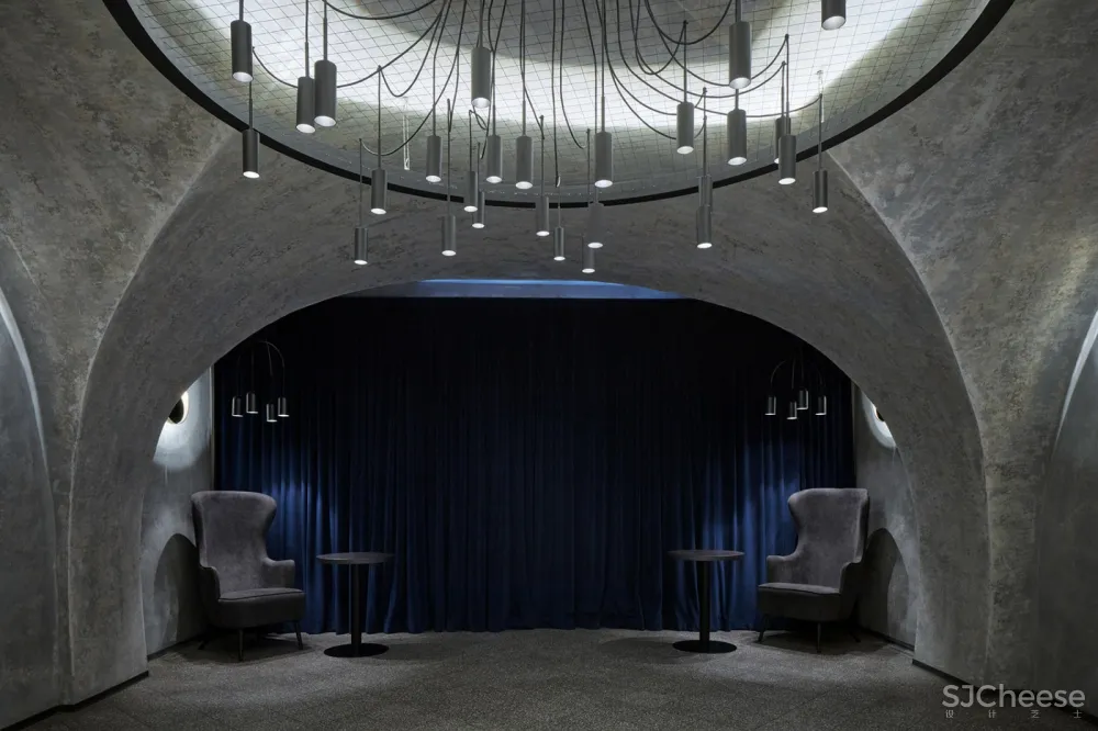 新作 | Formafatal + Machar&Teichman：布拉格 月球俱乐部