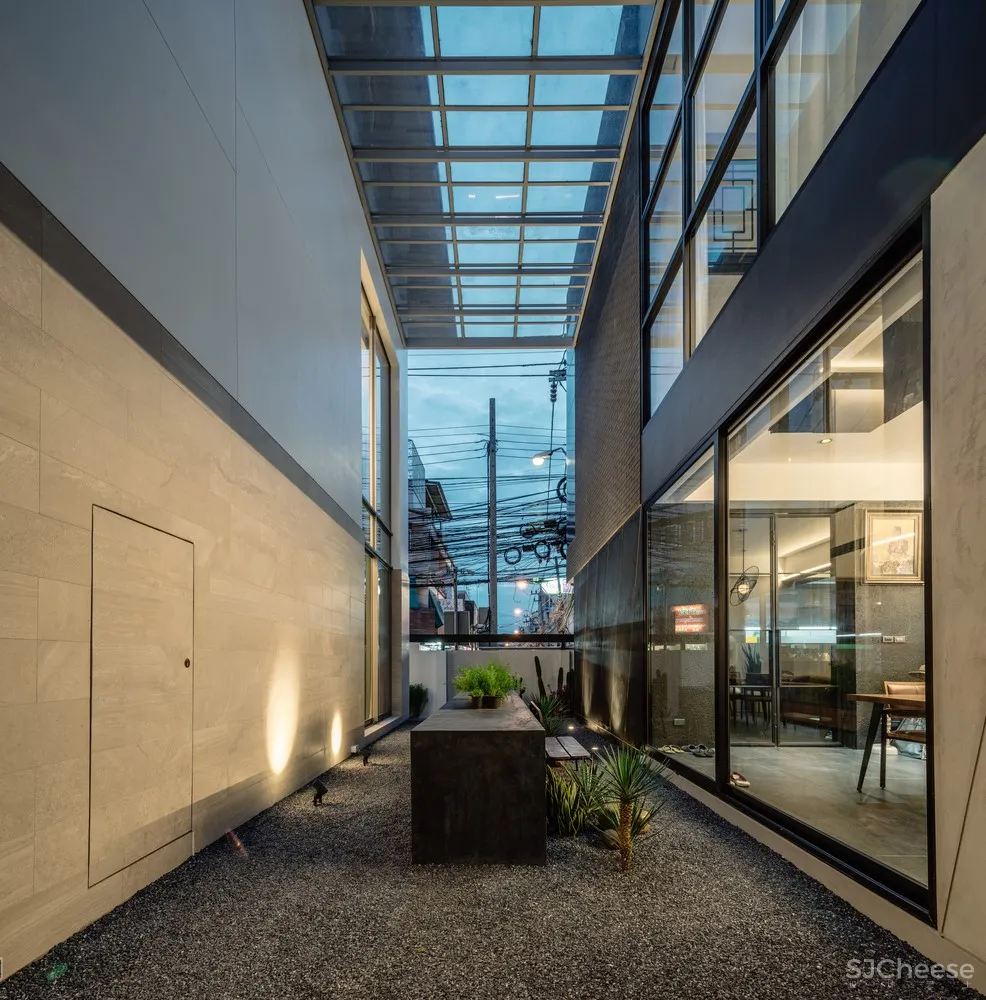 FLAT12x | 古典与现代结合的泰国住宅 Bird Bom House