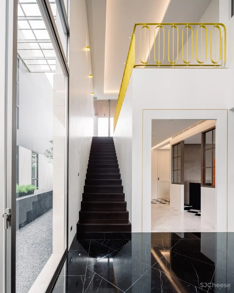 FLAT12x | 古典与现代结合的泰国住宅 Bird Bom House