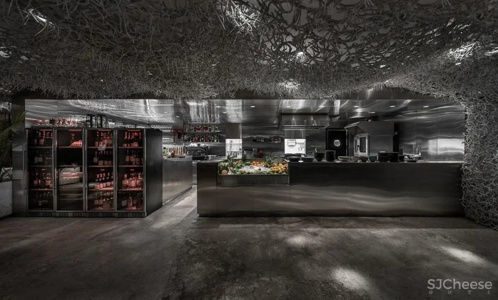 这4个主题餐厅丨天花板设计的太夸张了