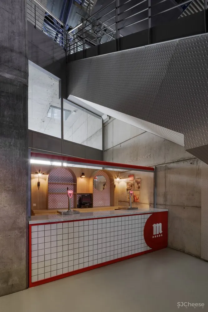 PuertoyMartín | 马德里体育馆工业风格内部设计