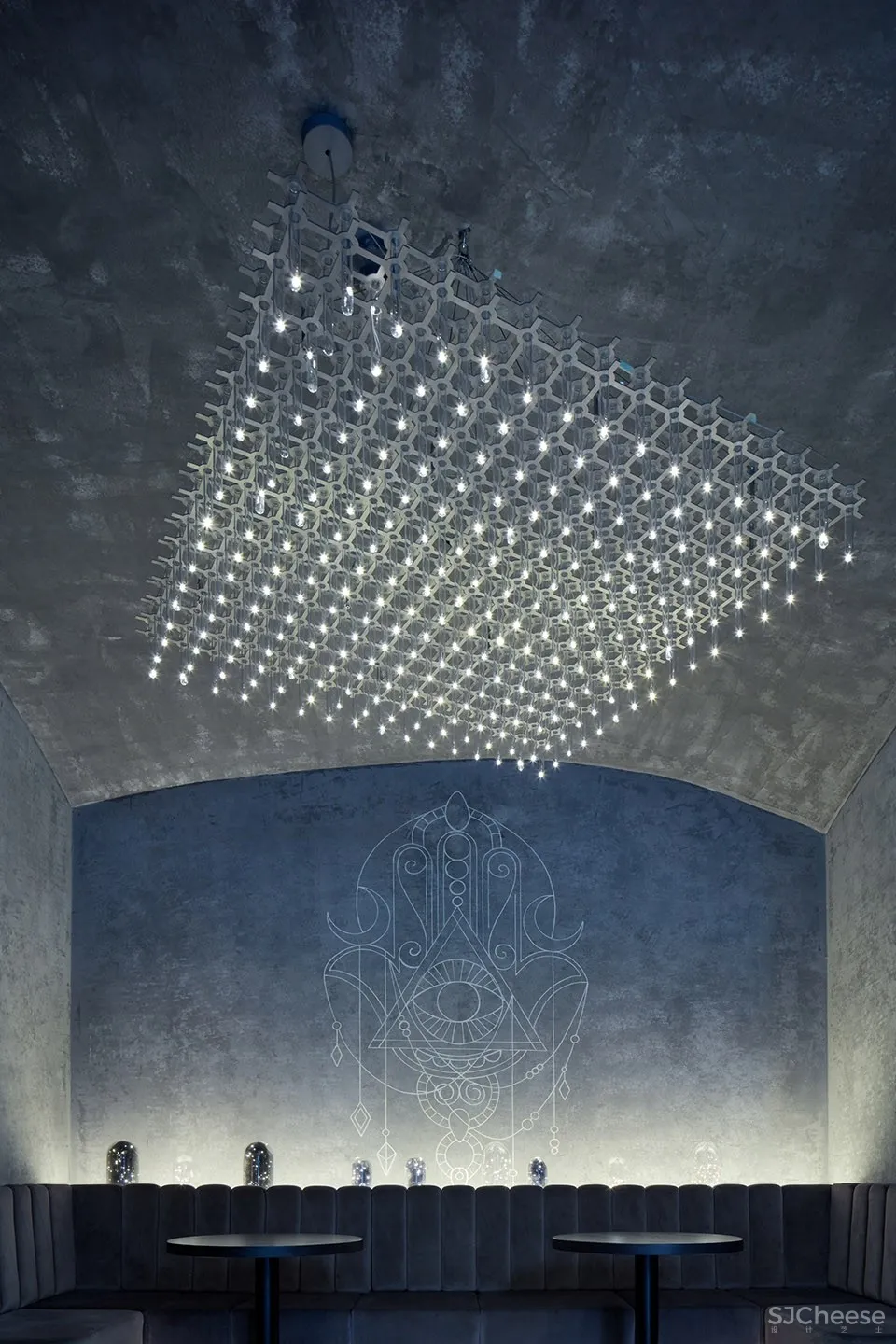 新作 | Formafatal + Machar&Teichman：布拉格 月球俱乐部