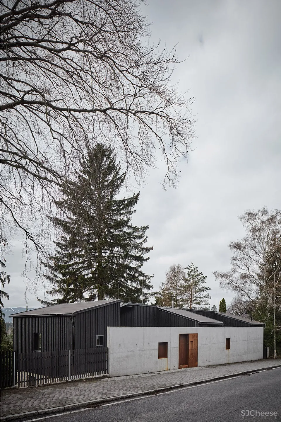 墙后住宅，捷克 / Mjölk architects