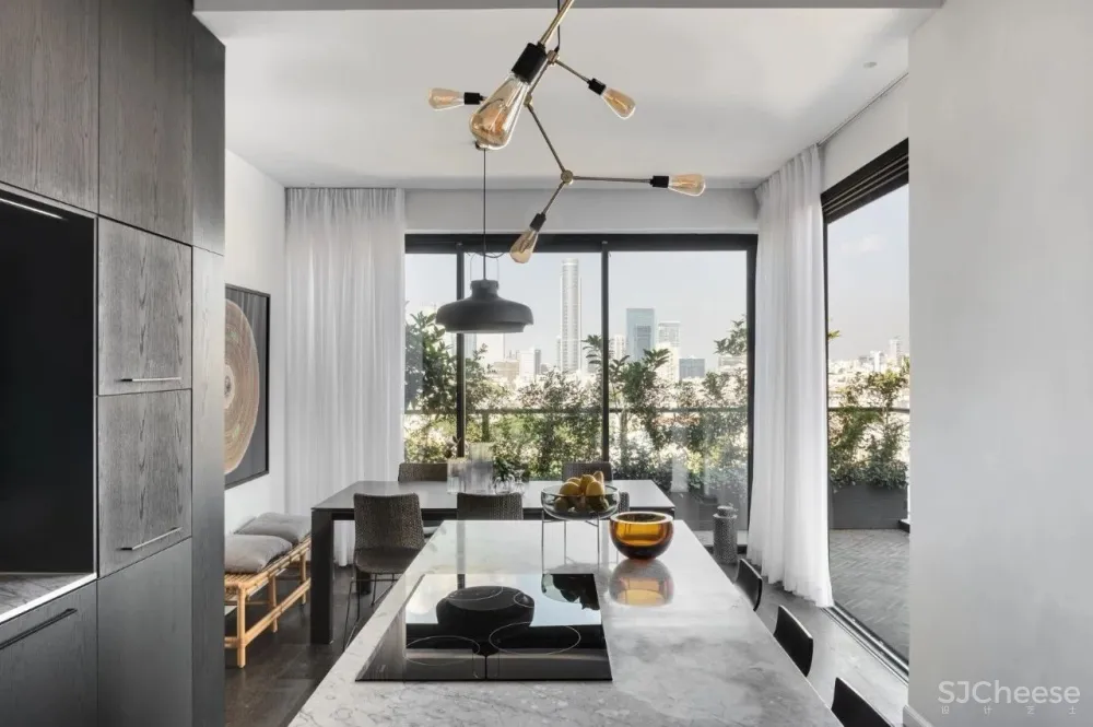 现代质感公寓丨哑光黑的背景墙太有线条感