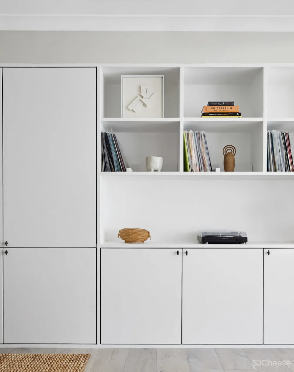 Phoebe Nicol | 精致现代风外壳下的欧洲经典