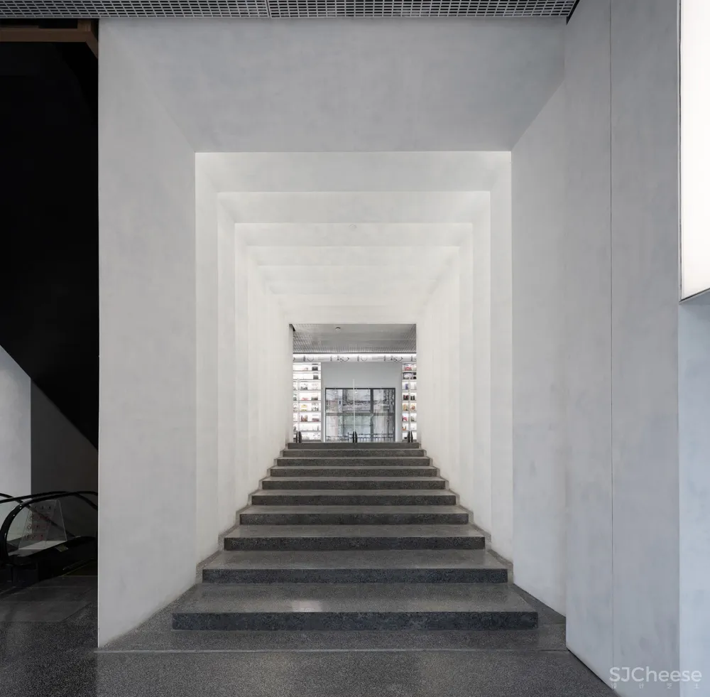 以“街巷”概念延续城市视角与空间体验,Page One 北京坊书店 直向建筑