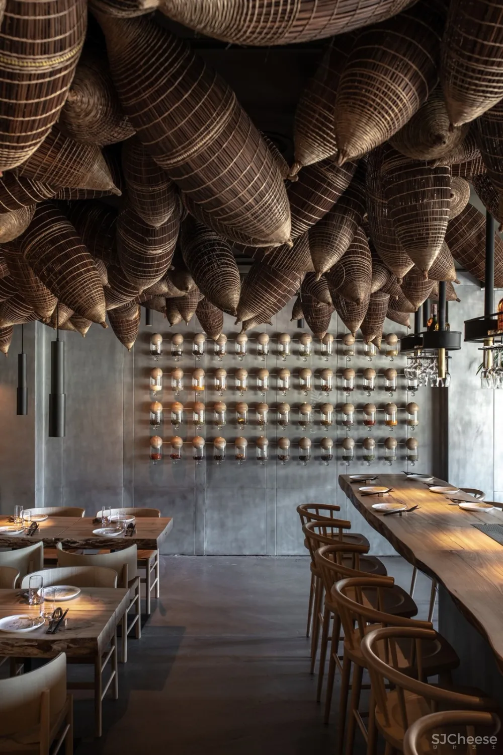 这4个主题餐厅丨天花板设计的太夸张了