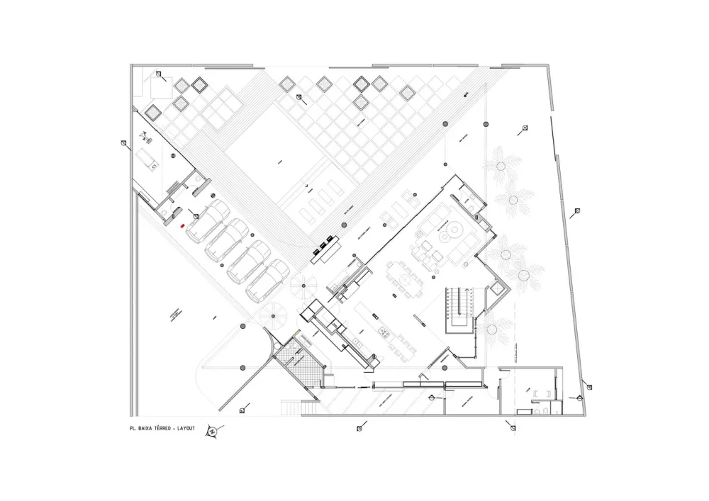 Estúdio Cláudio Resmini | 巴西湖畔三层别墅