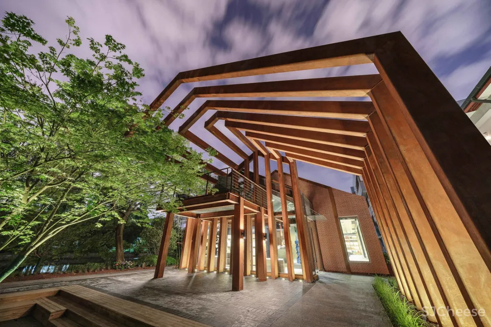 在记忆与希望之间-华东师范大学丽娃河畔书吧修缮，上海 / 上海日清建筑设计有限公司