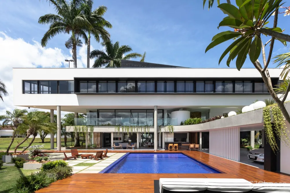 Estúdio Cláudio Resmini | 巴西湖畔三层别墅