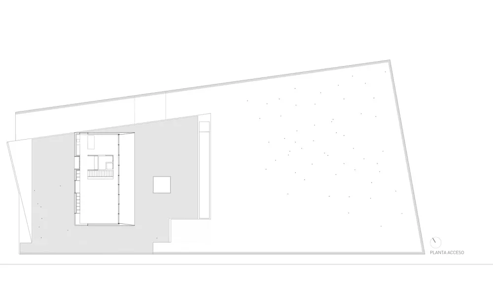 斜坡上的混凝土块 / Pereda Pérez Arquitectos