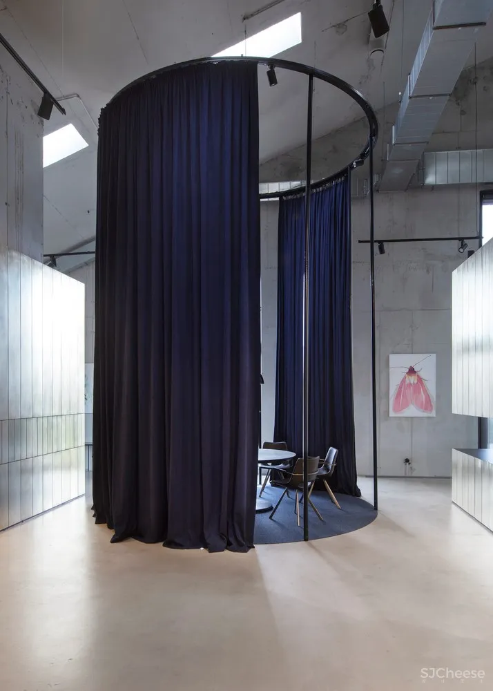 首发 | Alexander Volkov Architects:极简现代高级感莫斯科顶层办公室