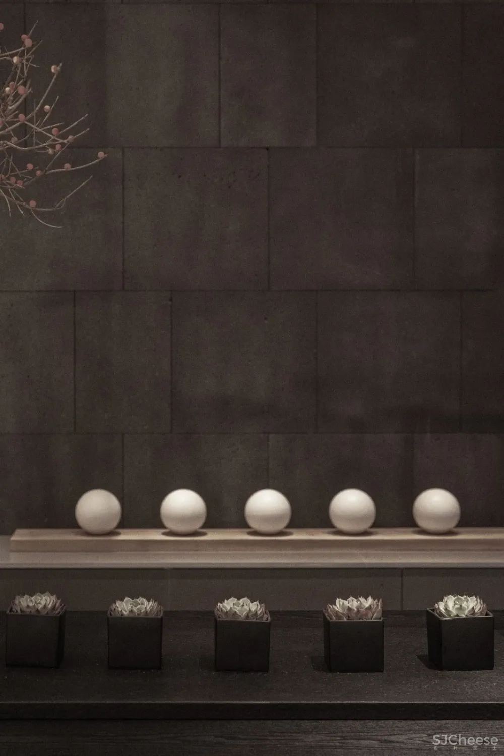 经典黑白灰营造典雅简奢空间