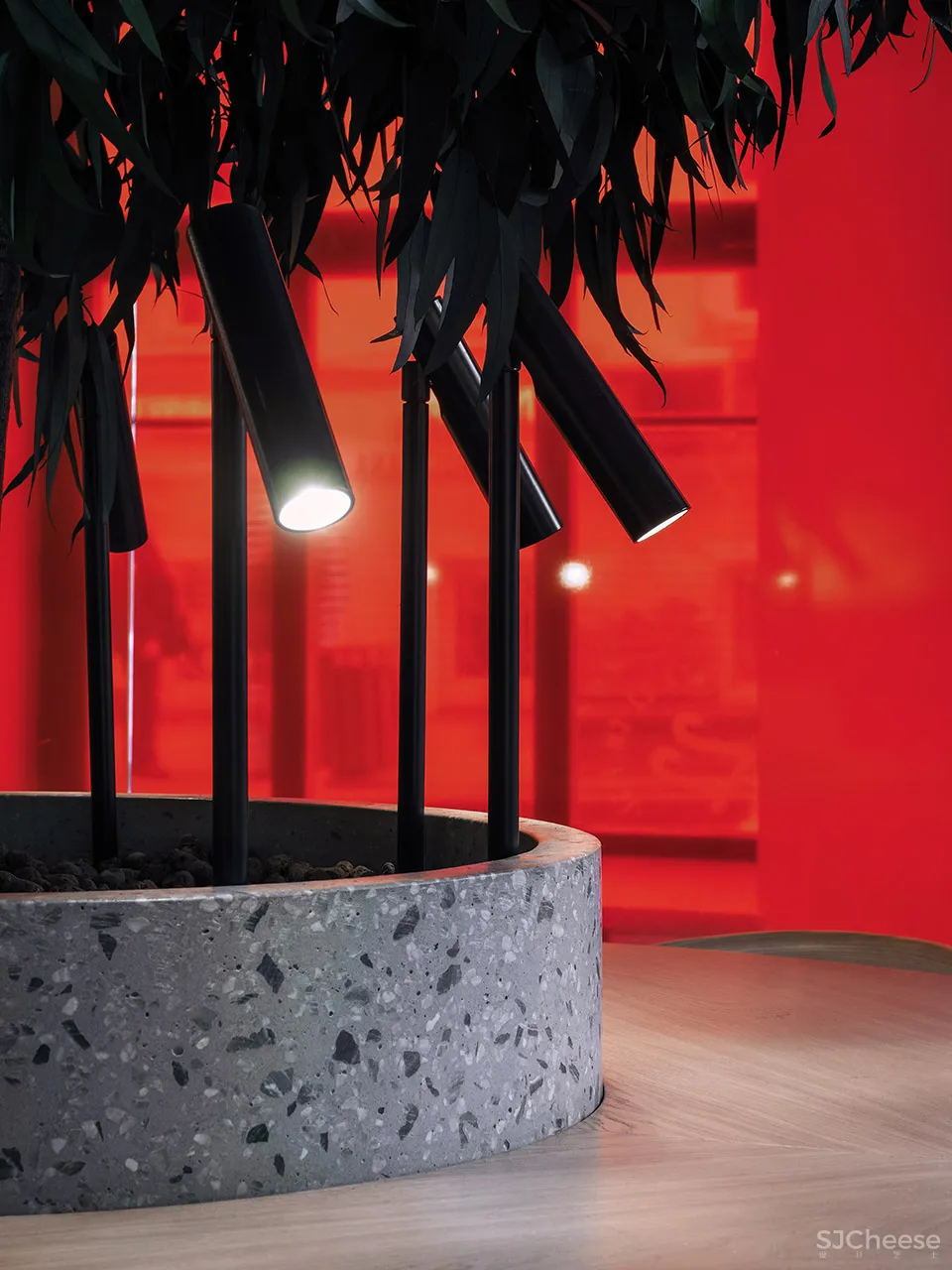 红色楼梯与盆栽打造地下舒适空间，莫斯科 Pizza 22披萨店 Architecture bureau DA