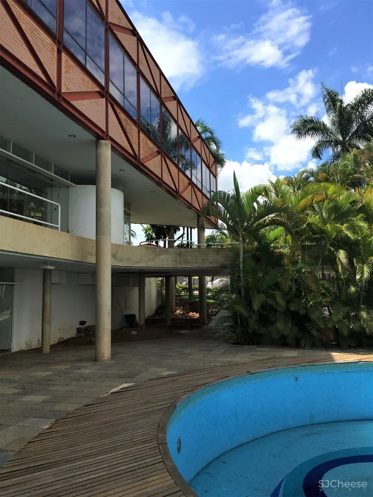 Estúdio Cláudio Resmini | 巴西湖畔三层别墅