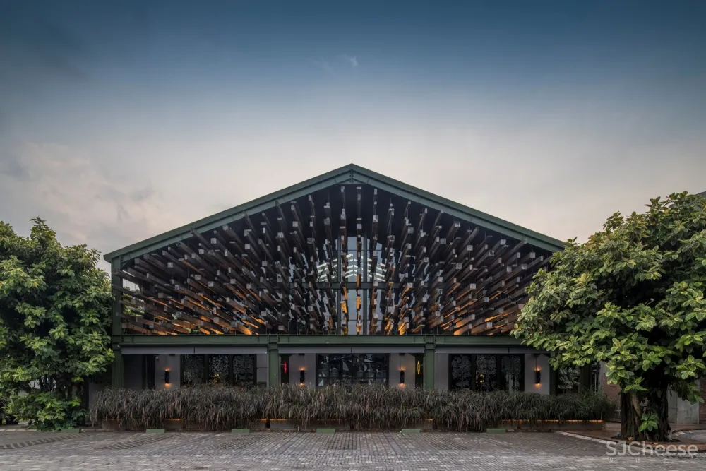 Kayu Kayu 餐厅,为木匠设计的木质食堂 / W Office