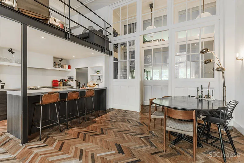 阿姆斯特丹的双层Loft住宅，带夹层和迷人的儿童房