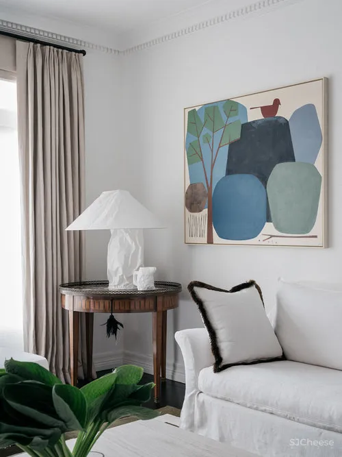 Phoebe Nicol | 精致现代风外壳下的欧洲经典