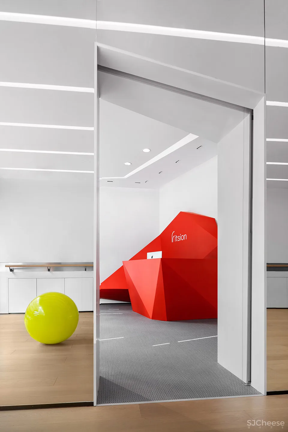 在对抗之间释放自我,深圳Fitsion健身体验中心 深度进化设计事务所