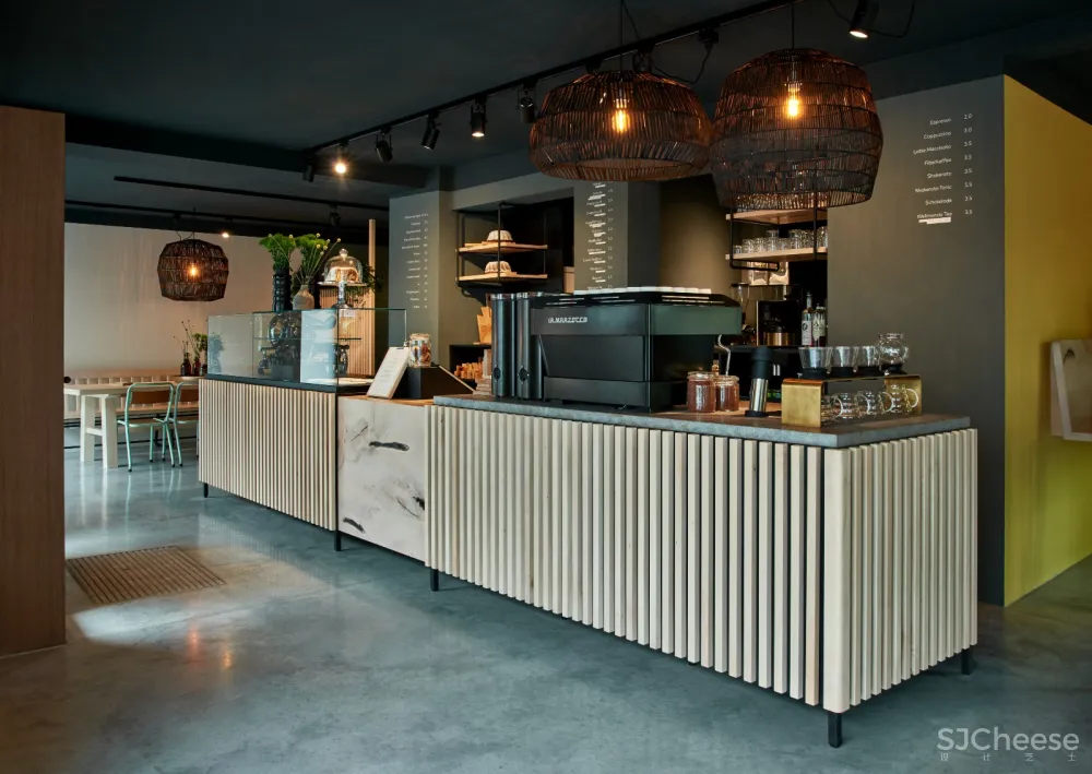 德国旧玩具店内的Wiggerl Siebzehn咖啡 小吃店 Felix Pöttinger