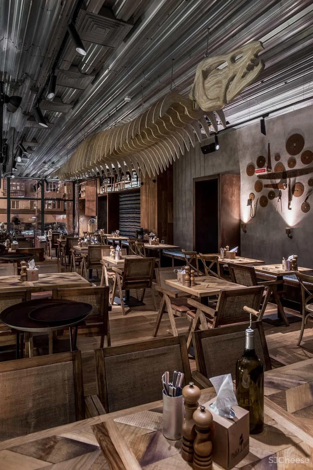 这4个主题餐厅丨天花板设计的太夸张了