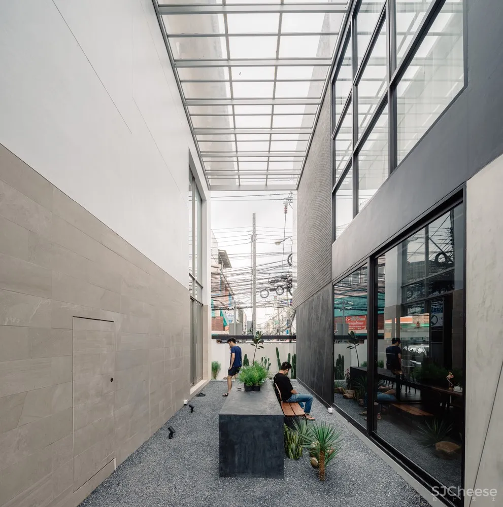 FLAT12x | 古典与现代结合的泰国住宅 Bird Bom House