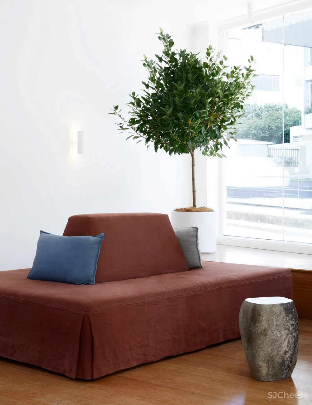 Phoebe Nicol | 精致现代风外壳下的欧洲经典