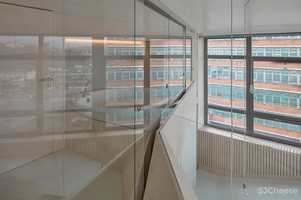 新作 | petrjanda/brainwork:捷克 兹林32号阁楼式公寓