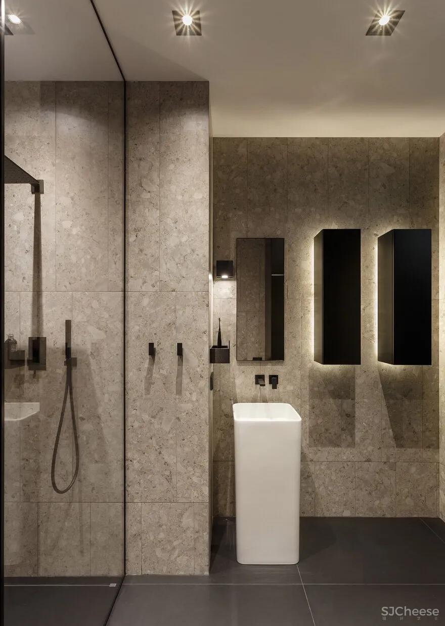 Timeless Apartment in Odessa City / Svoya Studio