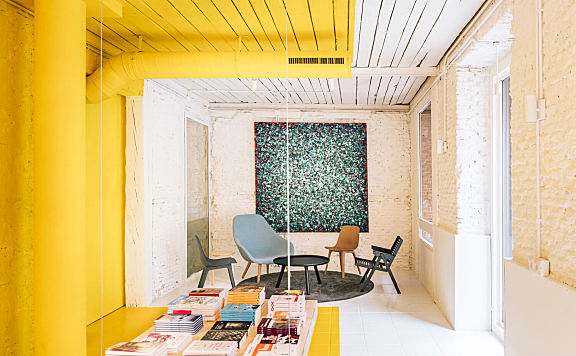 西班牙马德里Espacio Encuentro书店设计