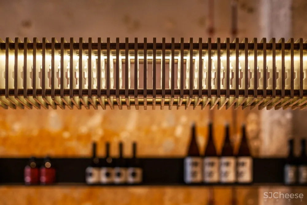 蒙特利尔 RYÙ餐厅:如同漂浮在空中的木栅格堆积效果