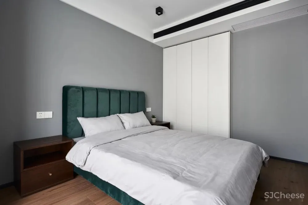 力设计 新作丨手办一面墙 江边一套房