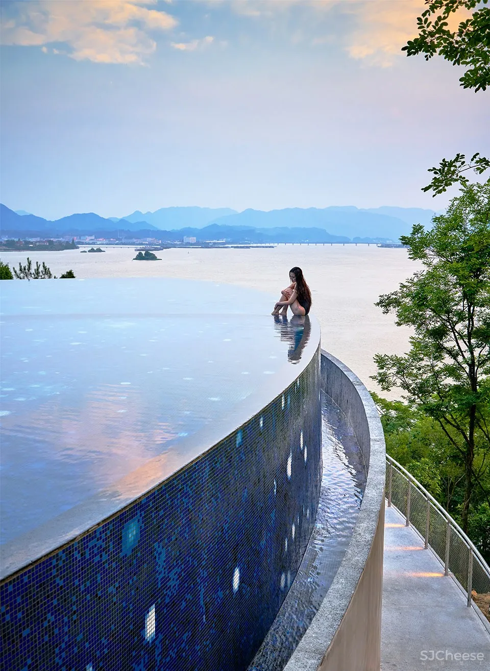 新作 | 中国美术学院风景建筑设计研究总院:杭州 星舟 – 富春江畔的空中泳池