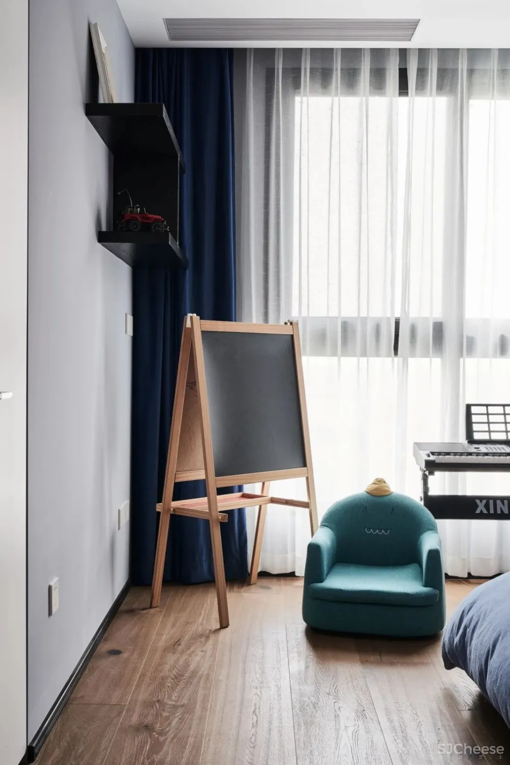 力设计 新作丨手办一面墙 江边一套房