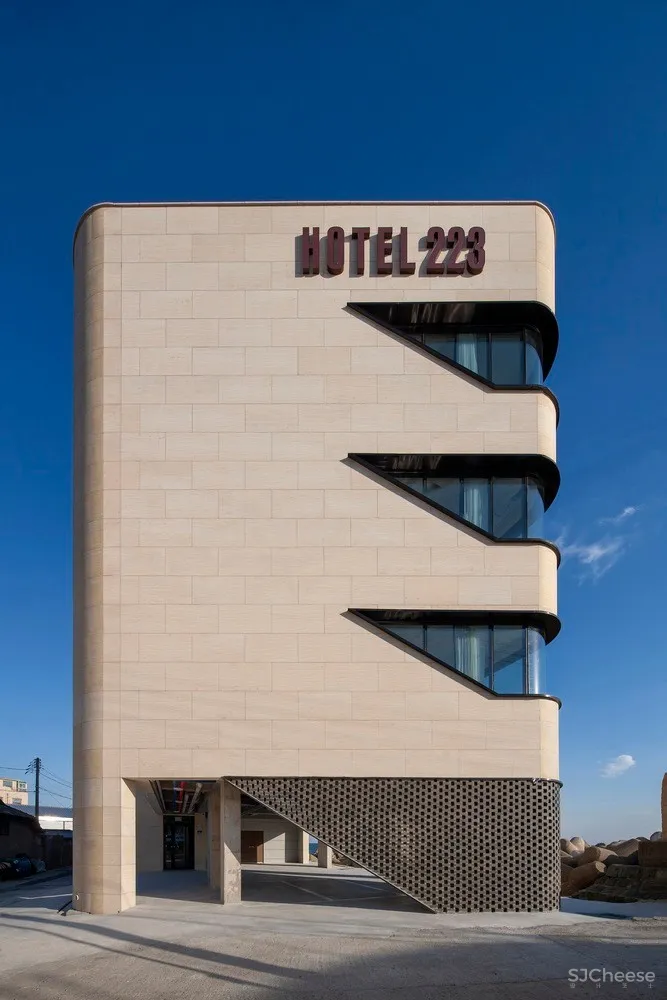 首发 | Snow AIDe：简单而原始的自然空间 Hotel 223