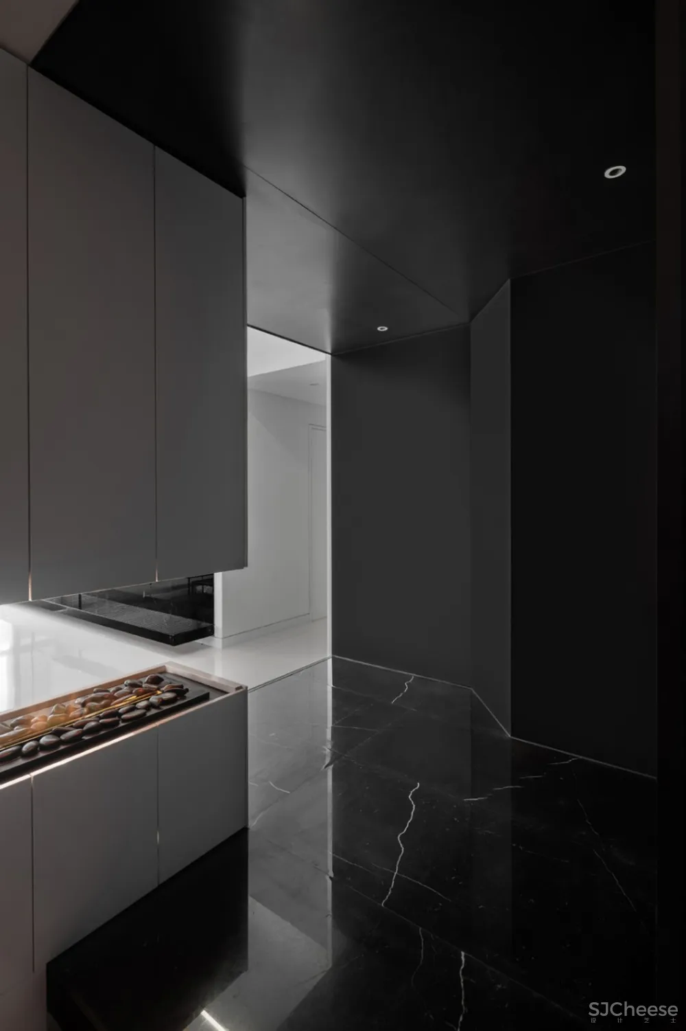 Silent depth |《璞.真》居然之间，极简黑白