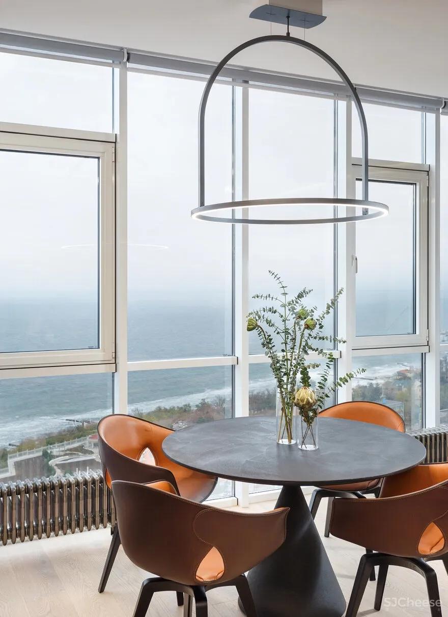 Timeless Apartment in Odessa City / Svoya Studio