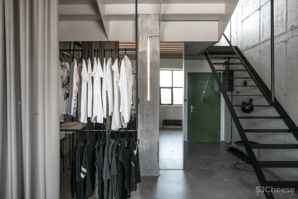 斯洛伐克一间73平米loft工业风公寓设计