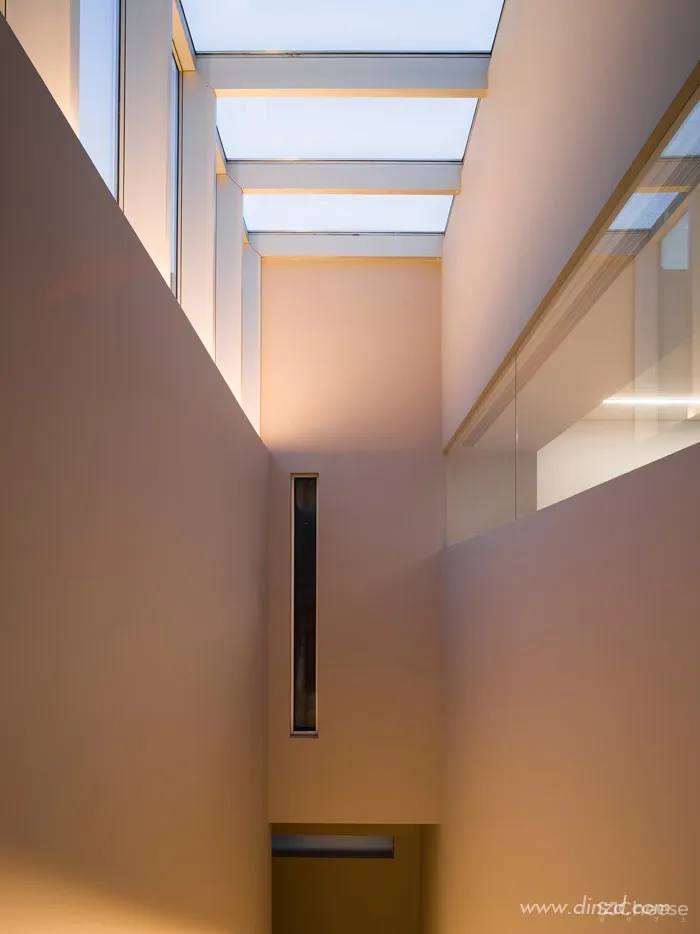 左通右达 | 在腾挪转移中,缓缓降临