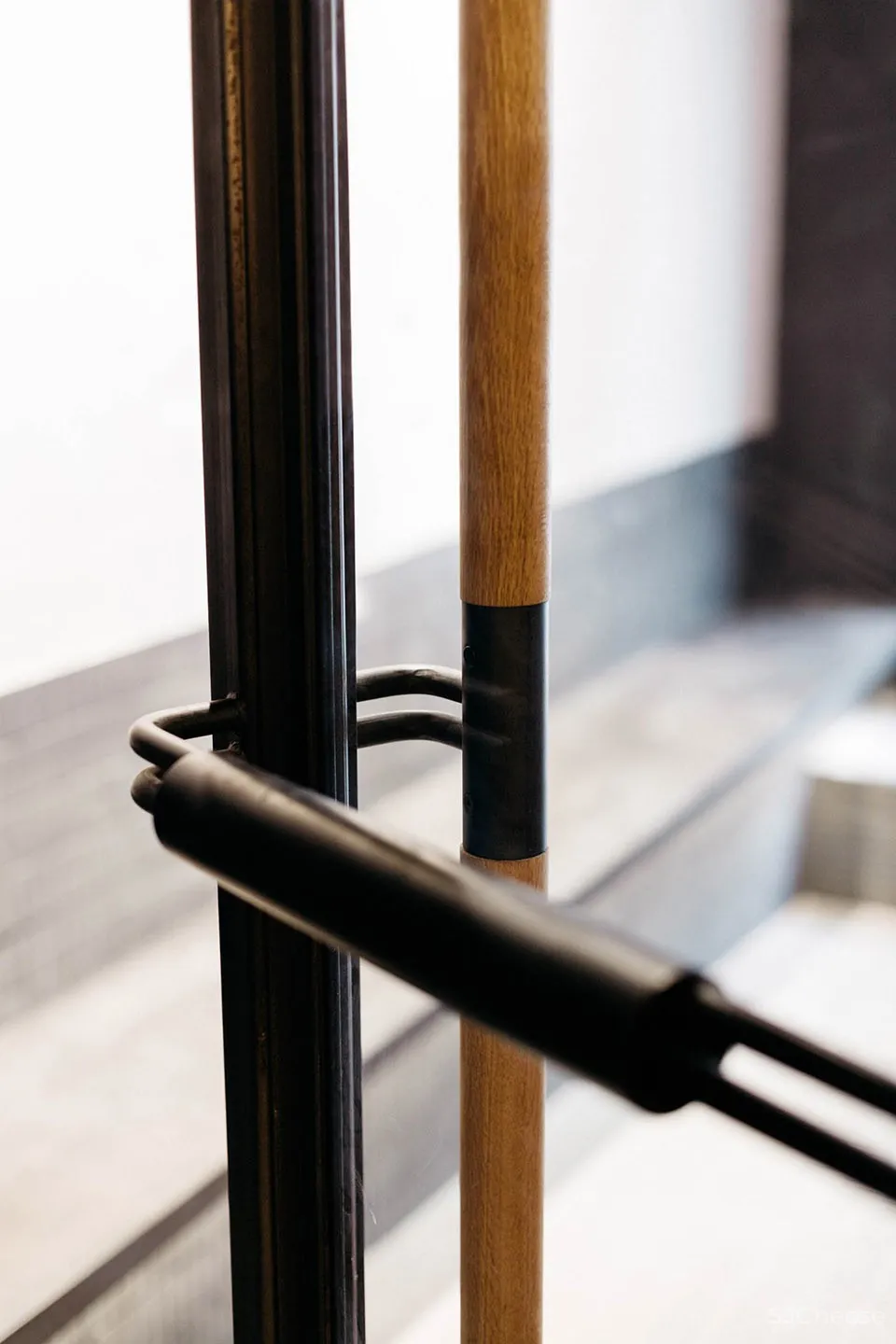 蒙特利尔 RYÙ餐厅:如同漂浮在空中的木栅格堆积效果