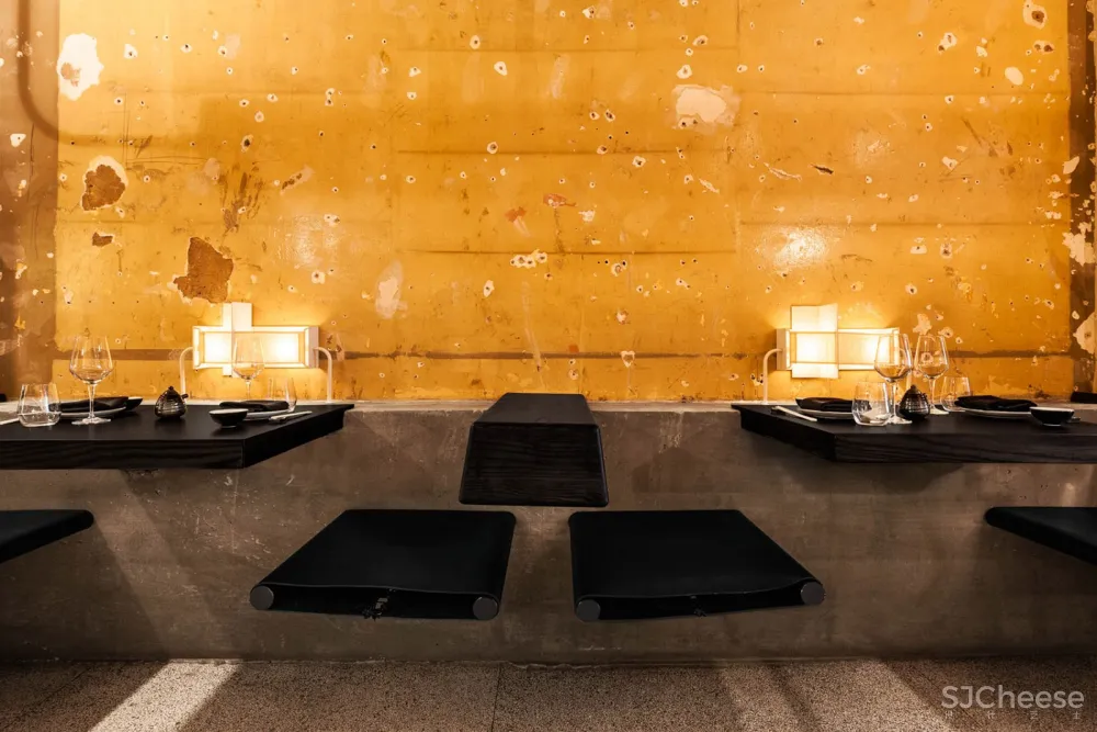 蒙特利尔 RYÙ餐厅:如同漂浮在空中的木栅格堆积效果