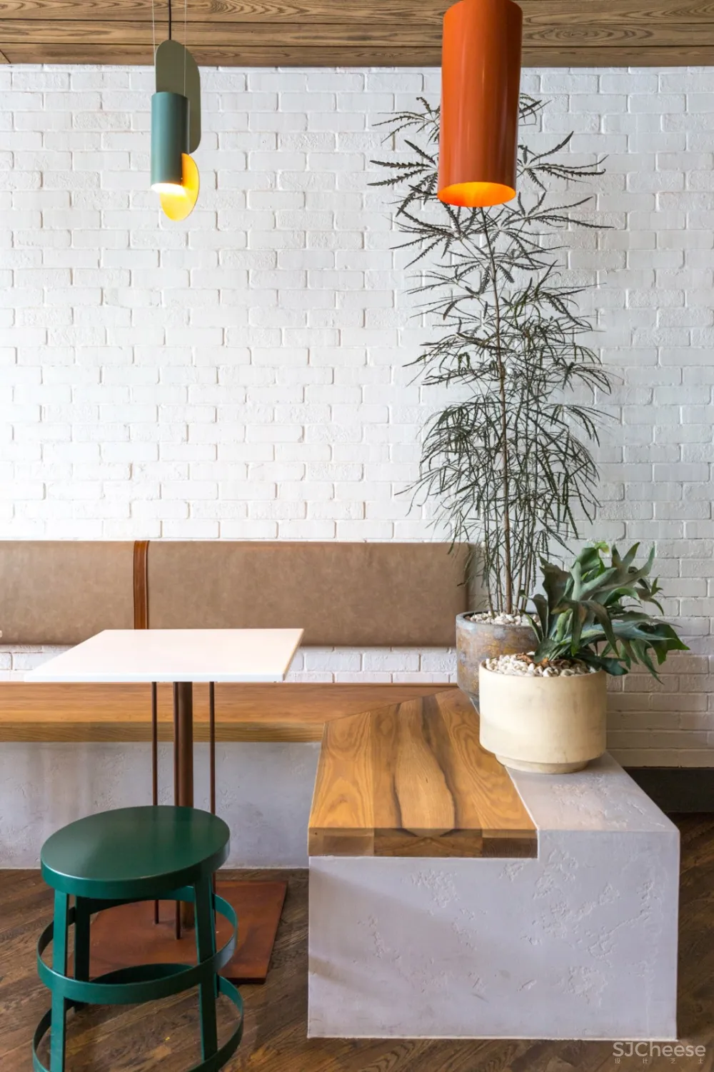 首发 | ROY工作室:几何灯光,热带木材和绿色植物的旧金山埃尔达酒吧