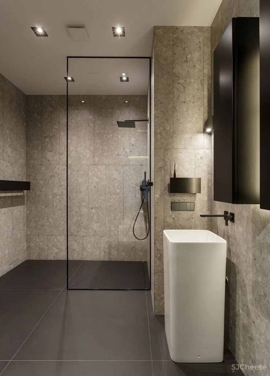 Timeless Apartment in Odessa City / Svoya Studio